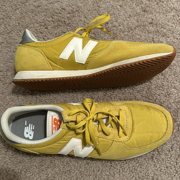New Balance 220 Retro Mustard Yellow Running Sneakers - Picture 2 of 5